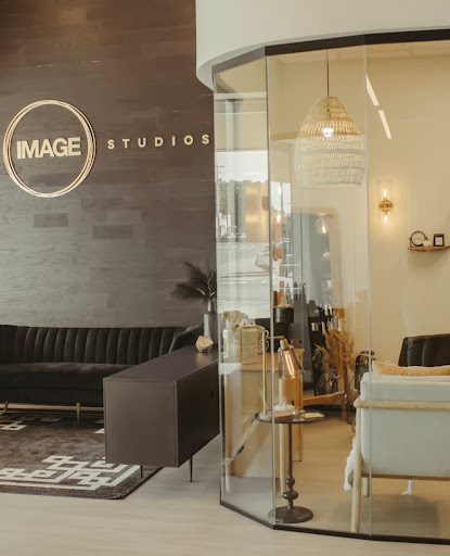 Moxie Studio - Visual