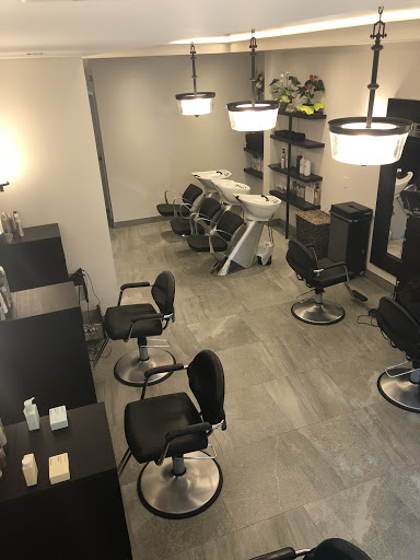 Amado Salon - Thumbnail