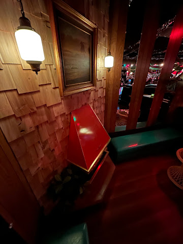 Starbird Lounge by null