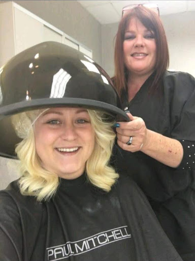 Red's Hair Lounge - Thumbnail