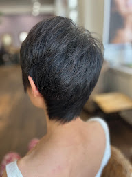 Photo n°17 de L'Atelier des Elfes - COLORATION VEGETALE MARCAPAR à Paris (Salon de coiffure)