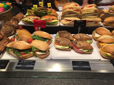 Photos of Bakery Huth at the station