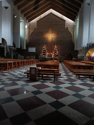 Opinii despre Kościół pw. Wniebowstąpienia Pańskiego în Mokotów - Kościół