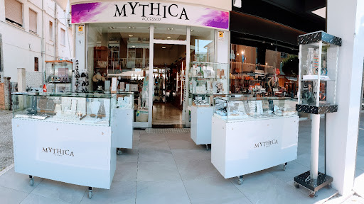 MYTHICA - Visual