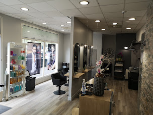 Photo n°6 de Eight Avenue Coiffeur Créateur à Bussy-Saint-Georges (Salon de coiffure)