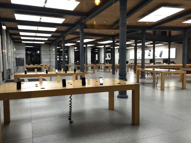 Apple Puerta del Sol