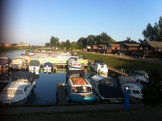 Knightsbridge Caravan and Marina Park