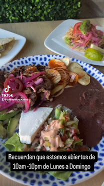Catrachita Yucateca by null