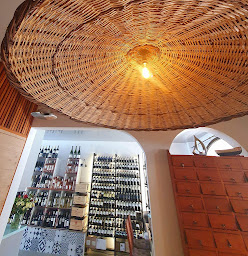 Photo n°5 de L' Equille, Cave à vins et Restaurant à Port Grimaud à Grimaud (Caviste)