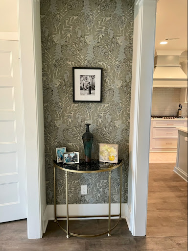 E & L Decorating Gallery - United States