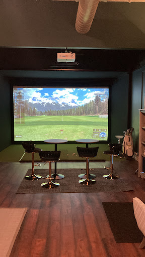 Below Par Golf Lounge - Thumbnail