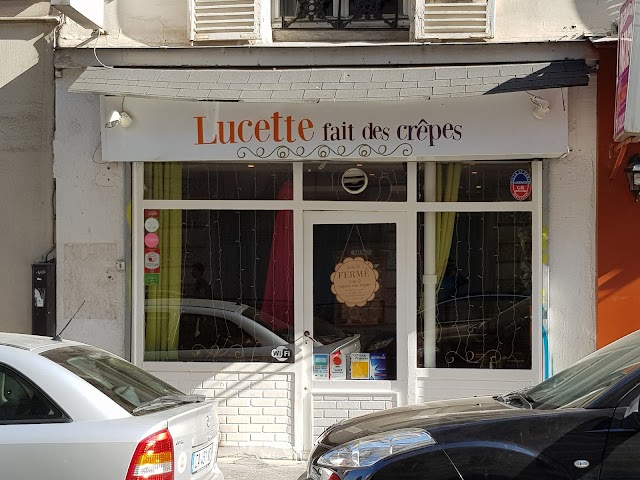 Lucette fait des crêpes