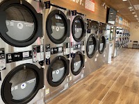 ブルースカイランドリー オークワ大東店