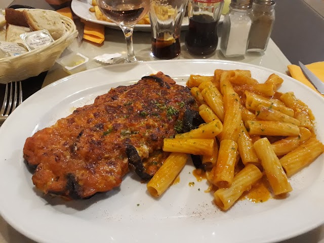 Au Bon Accueil / Domina Toni