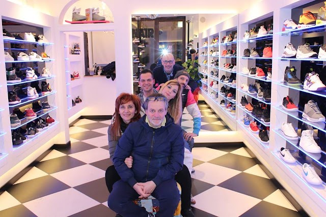 ONAIR sneaker shop Firenze