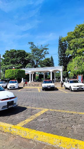 Hemiciclo y Plaza Benito Juárez
