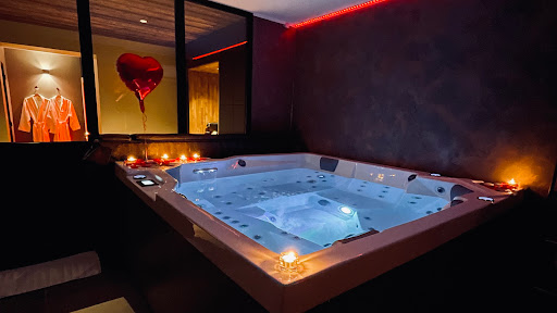 Photo de L’efferves’Cense - Suite avec spa privatif