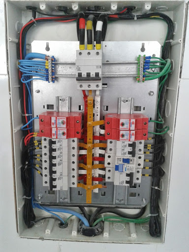Esteves soluções em Eletrica. Predial e residencial.