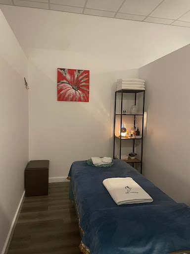 Julie Massage and Therapy - Thumbnail