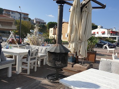 DENIZALTI Cafe & Restaurant
