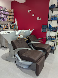 Photo n°12 de Instant Coiffure - Coiffeur St Germain du Pinel à Saint-Germain-du-Pinel (Salon de coiffure)