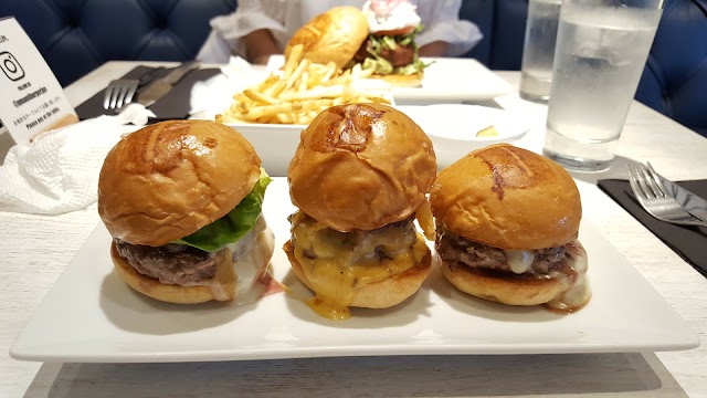 UMAMI BURGER 青山店