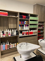 Photo n°1 de Lélo Coiffure - Prothésiste capillaire à Oyonnax (Magasin de perruques)