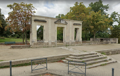 Ruines restantes du Château des Dervallières