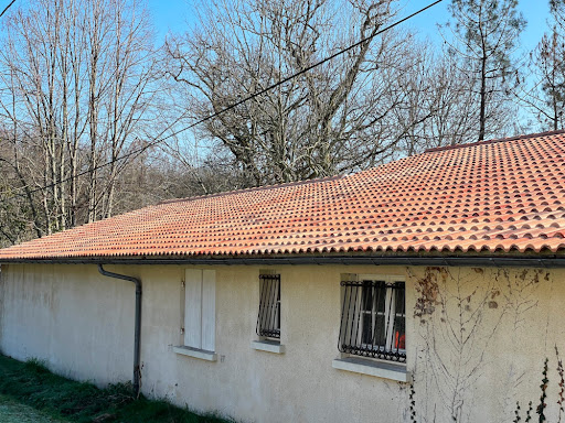 Photo de Mf Rénovation Habitat 17-33 Couverture zinguerie peinture général à Cavignac (33620)