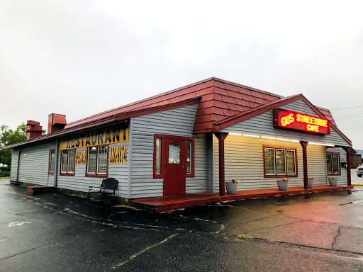 Gus's Streetside Cafe - Thumbnail