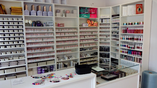 Laure Au Bout Des Ongles Gallery - France
