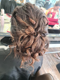 Photo n°11 de Coiffure Jennifer à Veyre-Monton (Magasin de perruques)