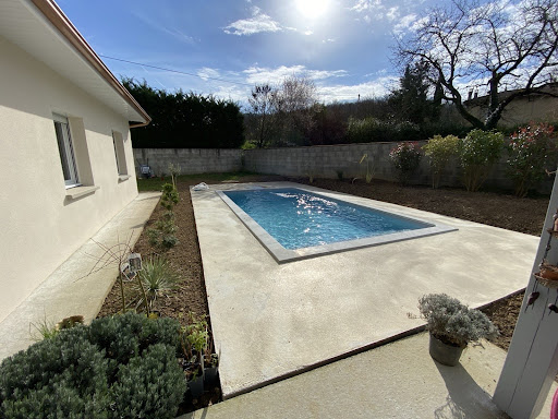 Photo de PISCINOVE . rénovation et création de piscine à Renage (38140)