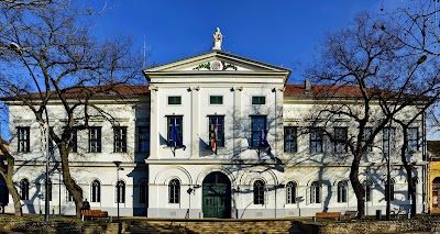 Photos of J&aacute;sz-Plasztik Aut&oacute;centrum - J&aacute;szber&eacute;ny, Mercedes-Benz bemutat&oacute;terem &eacute;s szerviz