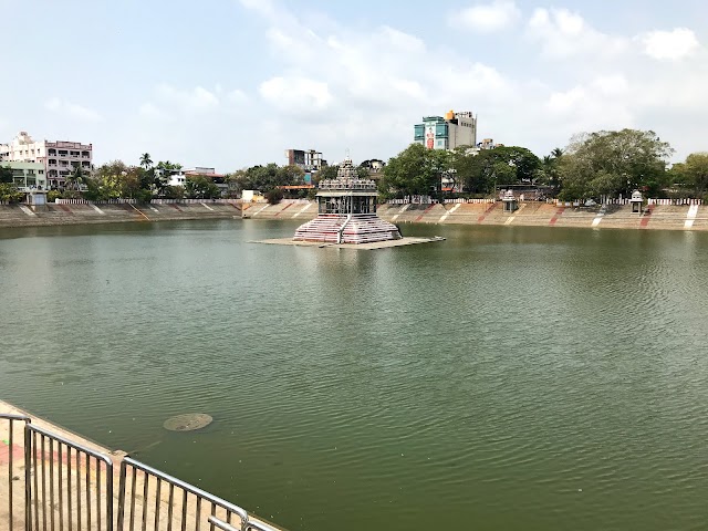 Kapaleeswarar temple tank
