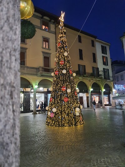 Piazza Delle Erbe / Piazza Cesare Battisti