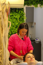 Photo n°25 de Innove Coiffure-Coiffeur près Périgueux-Extension de cheveux naturels-Coloration naturelle-DAVINES-Mèches-Bijoux fantaisie à Champcevinel (Salon de coiffure)