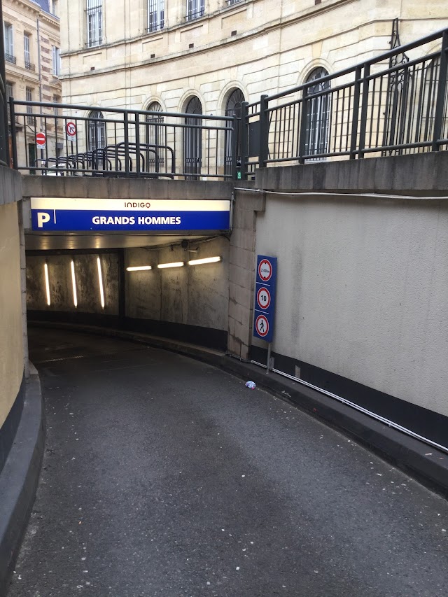 Parking Place des Grands Hommes