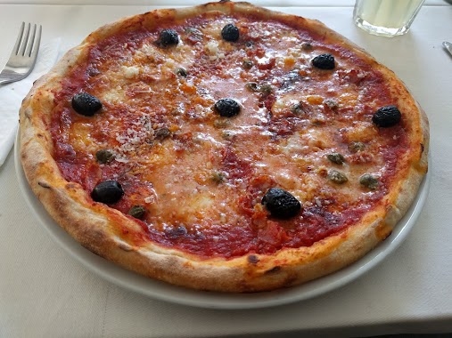 Don Nino Étterem és Pizzéria, Author: Dániel Végvári