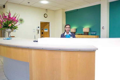 Dr A Qureshi - Consultant Endocrinologist and in Diabetes