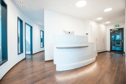 Nova-Smile-Zahnarzt Dr. Daniels in Düsseldorf