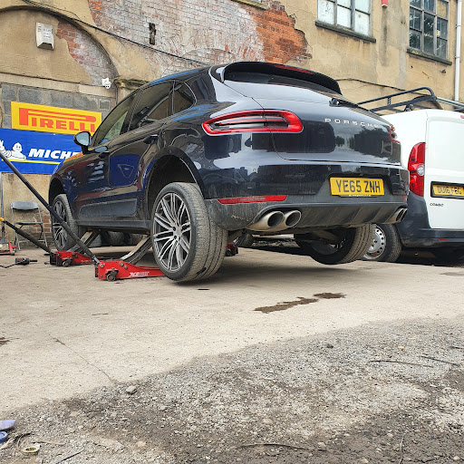 Mobile car clinic - Thumbnail