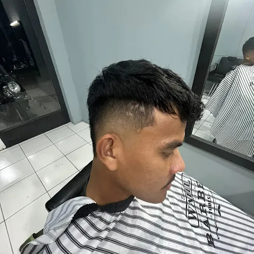 EXCLUSIVE BARBERSHOP