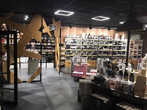 Photo n°1 de Le 49 Cave et Bistrot à Avranches (Caviste)