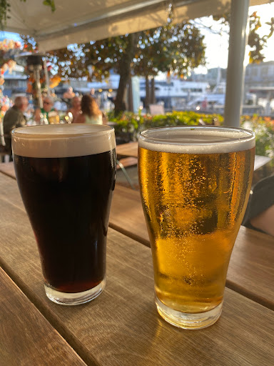 Henley's Bar & Kitchen Gallery - Australia