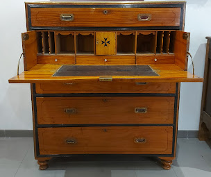 Photo n°4 de La Belle Poule Antiquités à Semur-en-Auxois (Magasin d'antiquités)