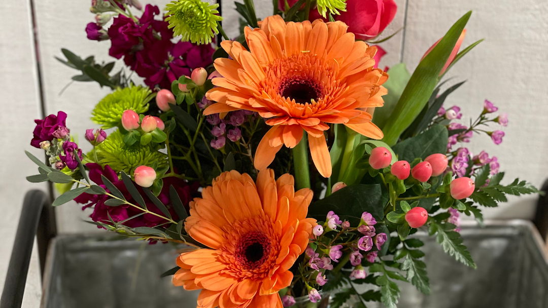  Peterson’s Petal Company Flower Delivery in York