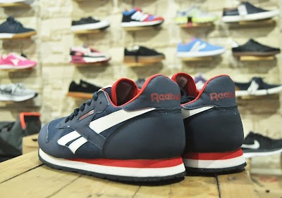 Photos of Cari Sepatu Store 2