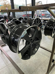 Photo n°48 de Jantes Solutions - Réparation | Dévoilage | Personnalisation | Fissure| Spécialiste jantes alu auto/moto & spot Repair à Coignières (Service d'esthétique automobile)