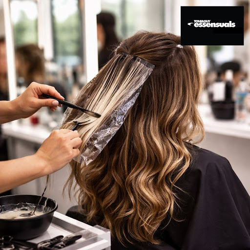 Want soft, sun-kissed colour that looks like you woke up with it? Our balayage specialists at Ton… post image